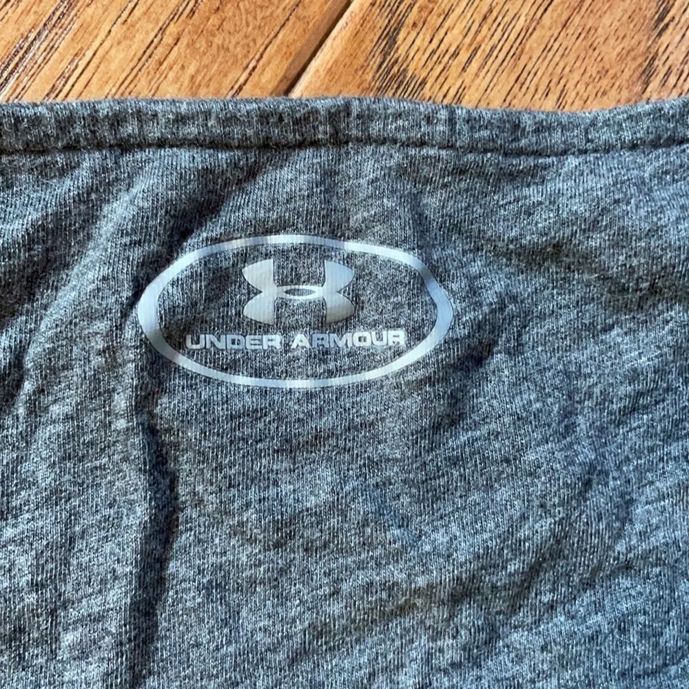 Under Amor Tee - Picture 7 of 7